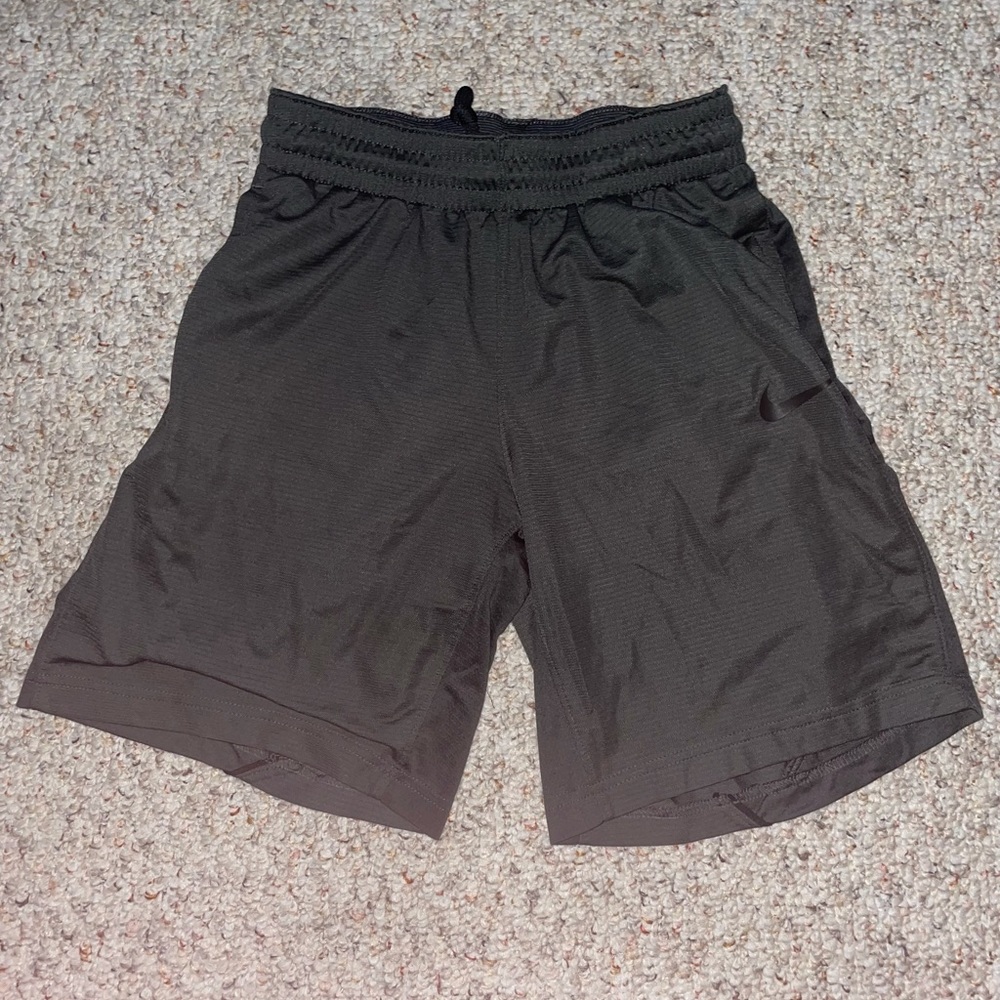 boys nike size medium (unisex)